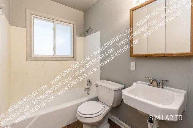 Building Photo - 3422 SW 8th St