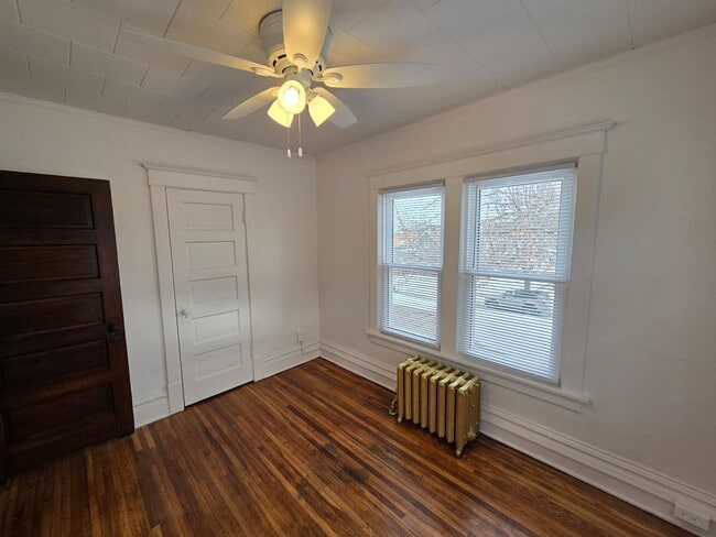 Building Photo - Beautiful and large Cedar Falls House