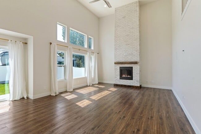 Building Photo - 414 E 8800 S