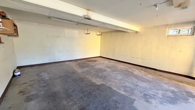 Building Photo - 1704 E 19th Ave