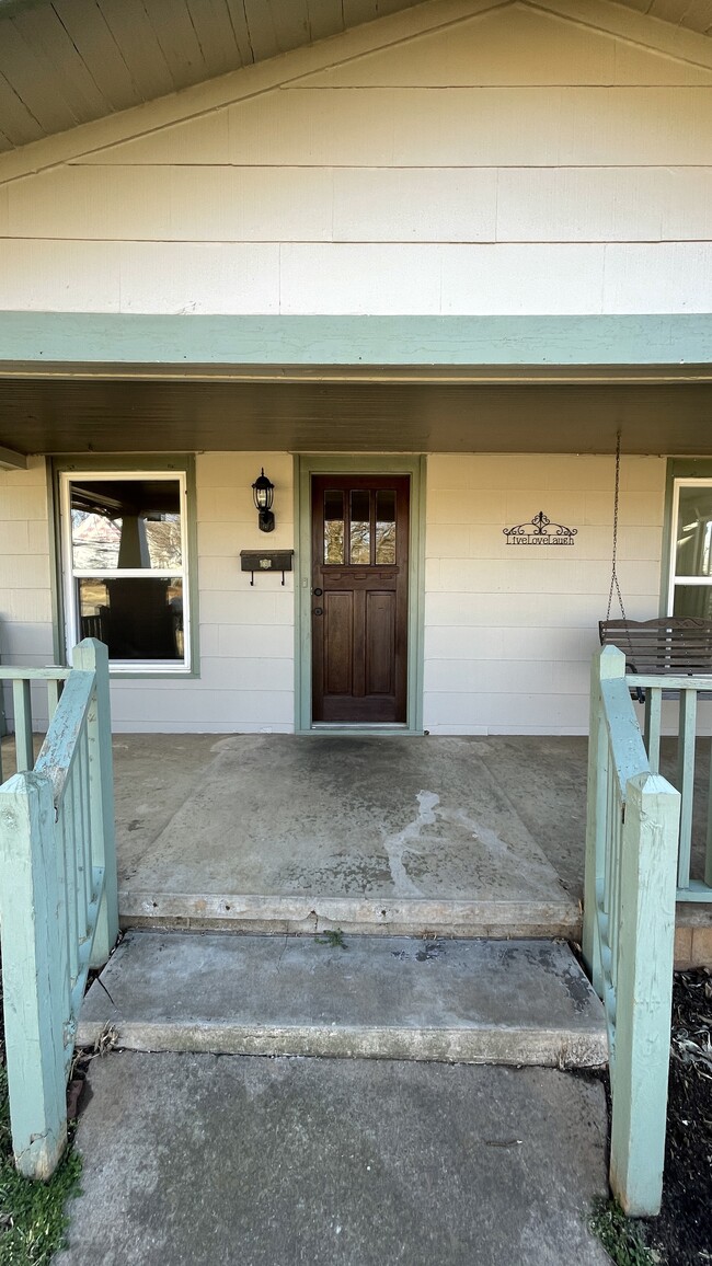 Front porch - 315 East Logan Avenue