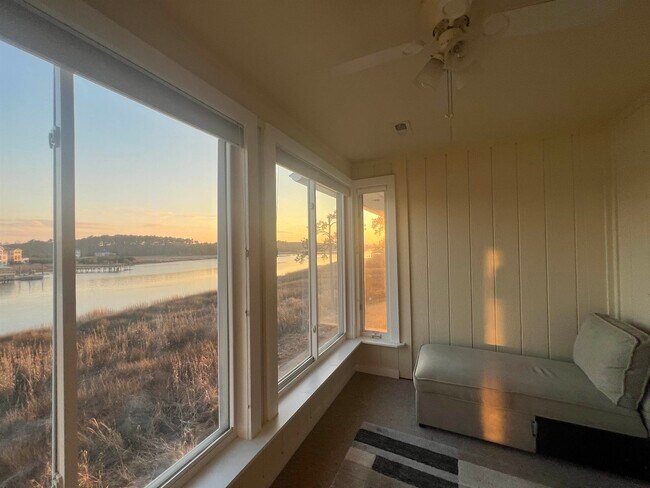 Building Photo - 4622 Greenbriar Dr