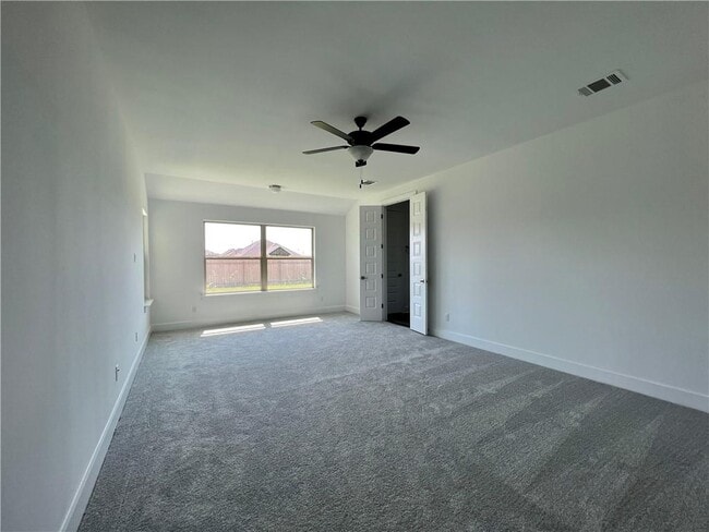 Building Photo - 577 Elm Green St