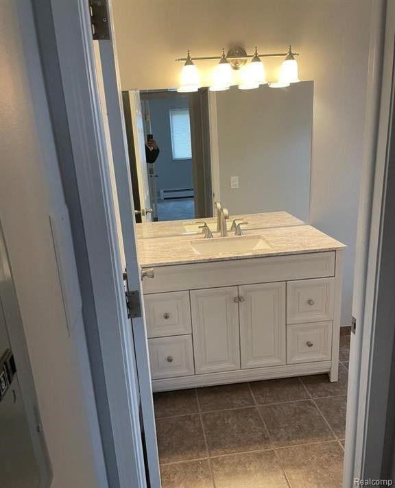 Building Photo - 1121 W Tienken Rd