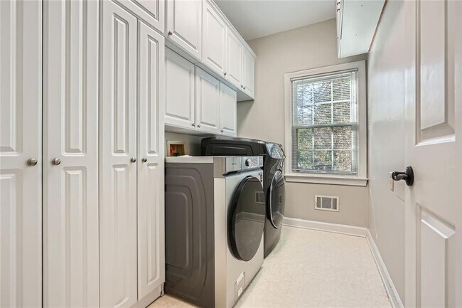 Building Photo - 3330 Valley Vista Rd SE