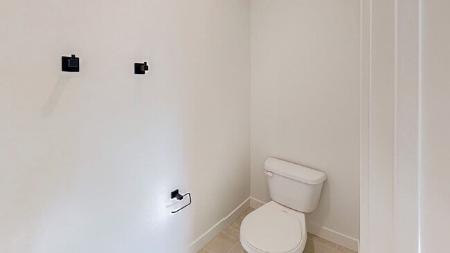 Building Photo - Beautifule New Townhome in Salem