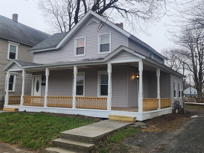 Building Photo - 28 Mather St