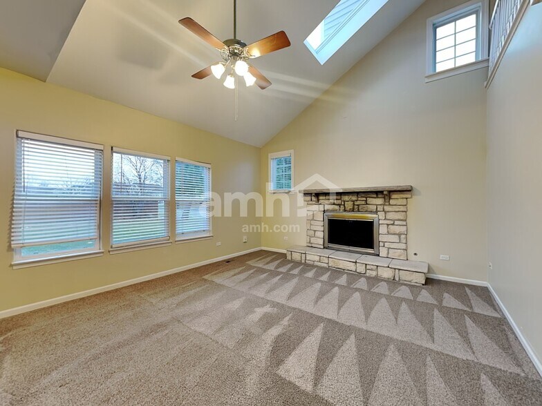 Building Photo - 7003 Pyramid Dr