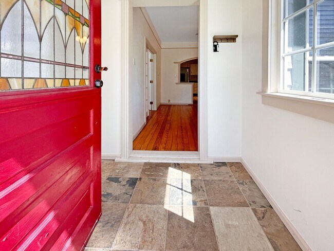 Building Photo - $0 DEPOSIT OPTION. CHARMING 3 BEDROOM WITH FENCED IN YARD AND DETACHED GARAGE IN DENVER'S BERKELE...