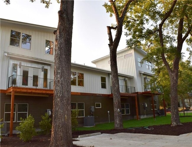 Building Photo - Modern Newer Townhome Across Frm UT
