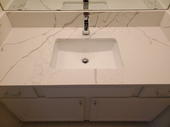 Building Photo - 14303 Grape Holly Grove