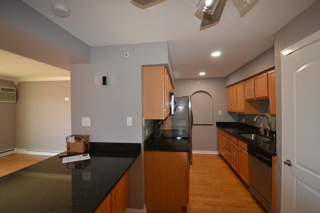 Building Photo - 17528 71st Ave