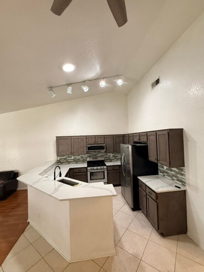 Building Photo - 875 E Serpentina Ave