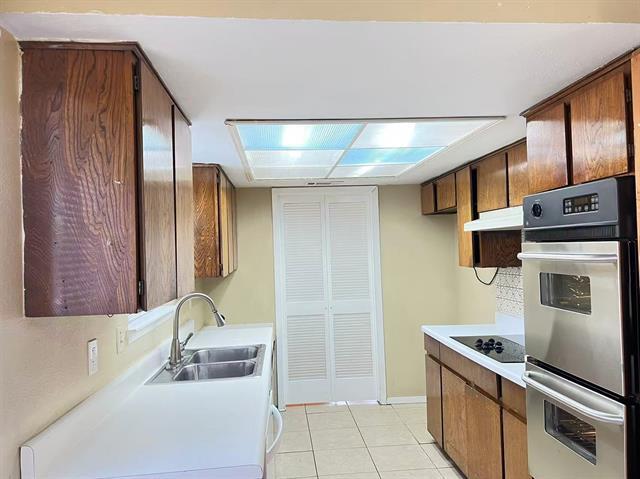 Building Photo - 1105 Spring Lake Dr