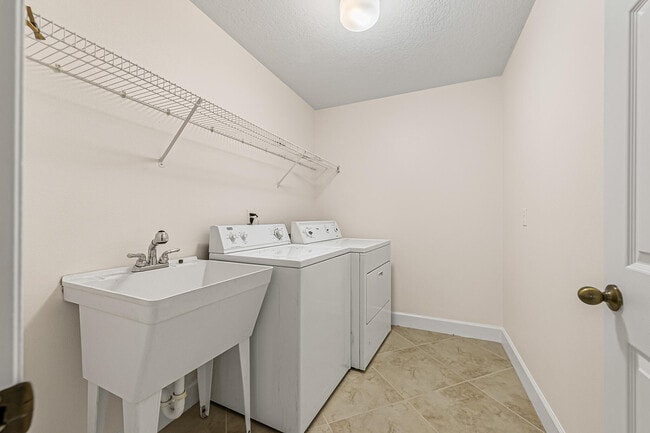 Building Photo - 277 Coastal Hill Dr