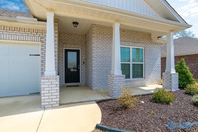 Building Photo - 125 River Springs Ct