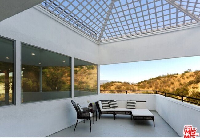 Building Photo - 3624 Avenida Del Sol