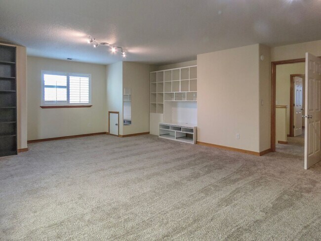 Building Photo - Master on Main- 3 Bedroom Plus 3 Bath Home...