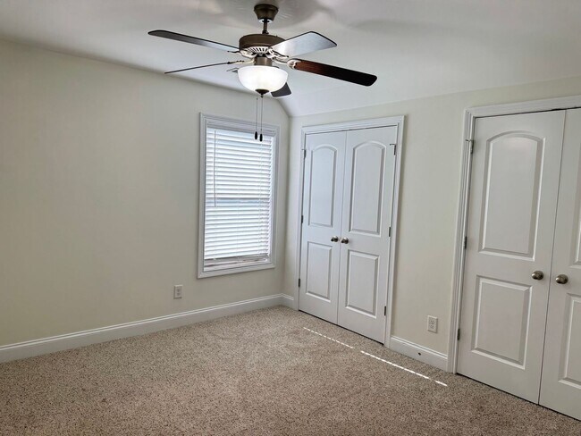 Building Photo - Beautiful 5 Bedroom, 2.5 bath Home in Hickory Wild Subdivision! Lawn care included!