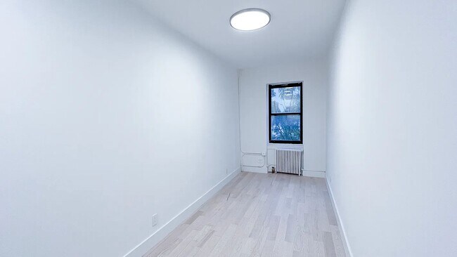 Building Photo - 206 West 21st Street