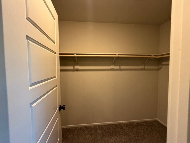 Building Photo - GATED 4 BED 2.5 BATH 2 CAR GARAGE SINGLE FAMILY HOME w/ LOFT, BEDROOM DOWNSTAIRS, NEXT TO COMMUNI...