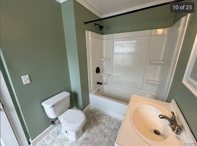 Building Photo - 201 E Glen Ave