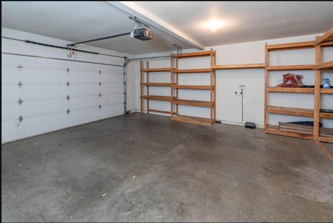 Building Photo - 21328 Oakview Dr