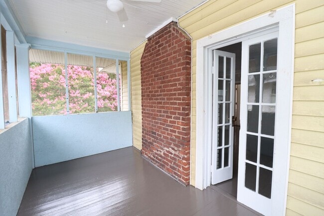 Building Photo - Live Near It All – 3 Bedroom Gem in Columb...