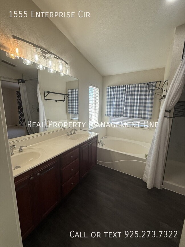 Building Photo - 1555 Enterprise Cir