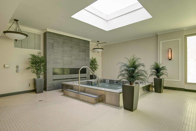 Building Photo - 57 E Delaware Pl