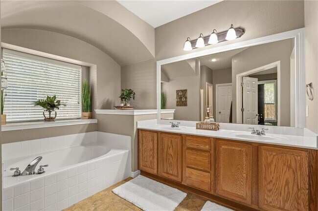 Building Photo - 2800 Mission Tejas Dr