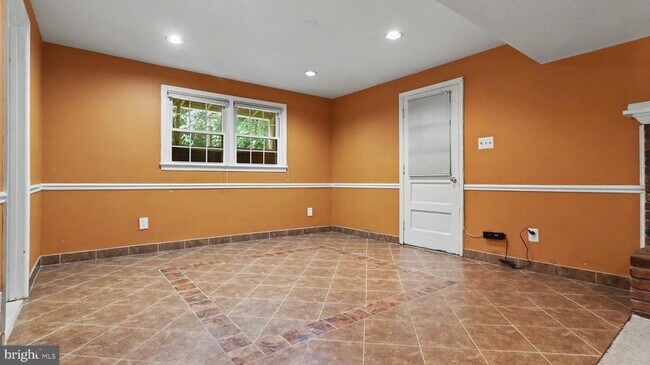 Building Photo - 6770 Baron Rd