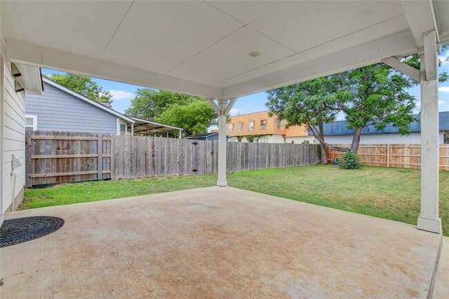 Building Photo - 610 Splitrock