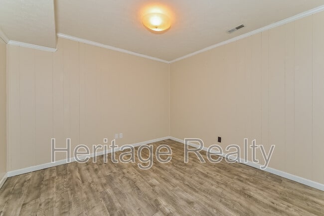 Building Photo - 9608 Clearwater Dr