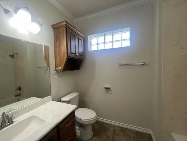 Building Photo - 195 Ashland Dr