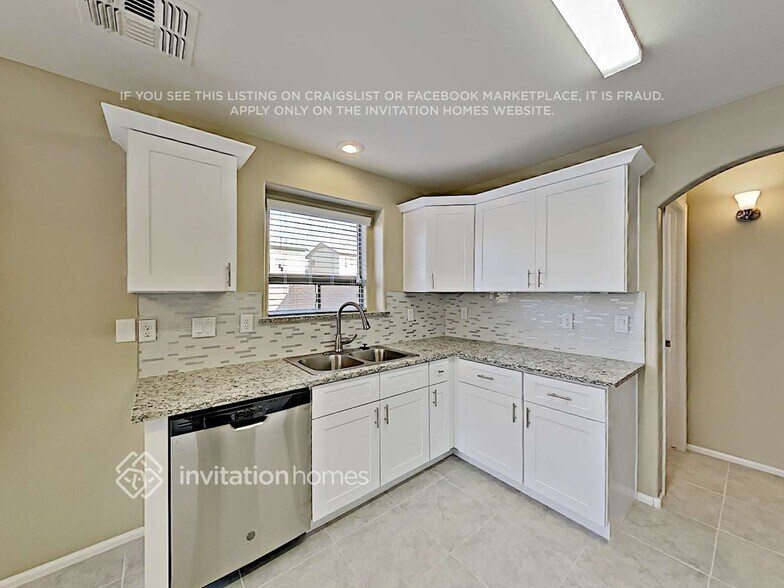 Building Photo - 12614 W Medlock Dr