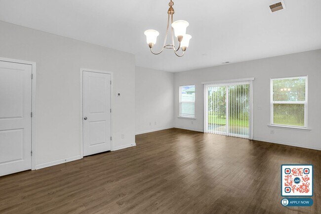 Building Photo - MOVE IN SPECIAL - $500 OFF