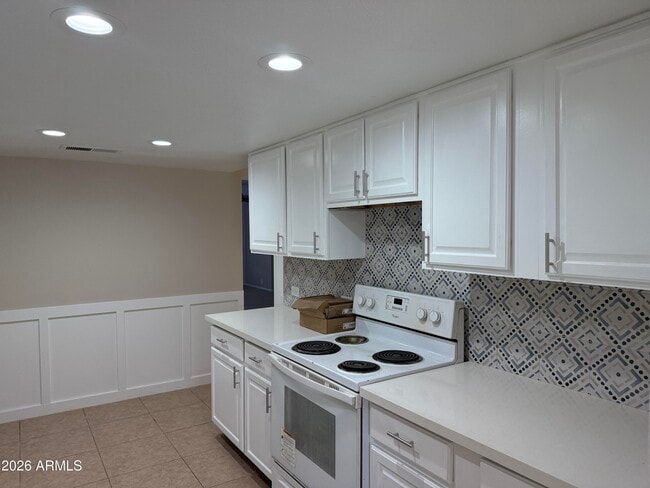 Building Photo - 503 E Loyola Dr