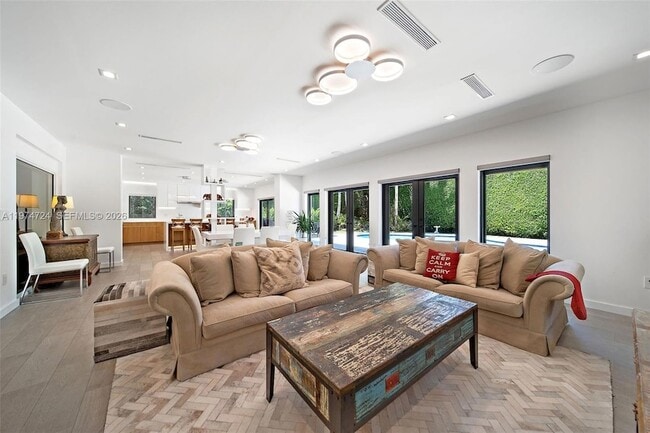 Building Photo - 1117 Alfonso Ave