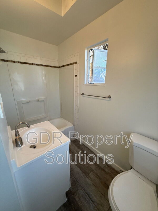 Building Photo - 3209 Burton Ave SE