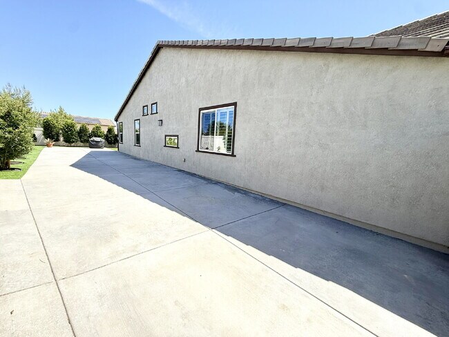 Building Photo - STUNNING 4BD/3BA HOME FOR RENT - SOLAR + EV CHARGING - MENIFEE CA 92584