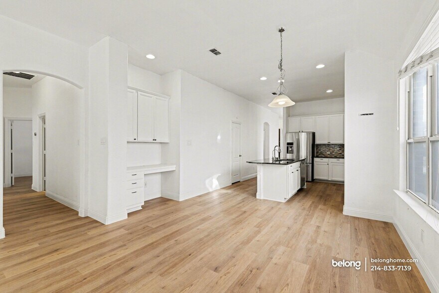 Building Photo - 741 Sundrop Dr