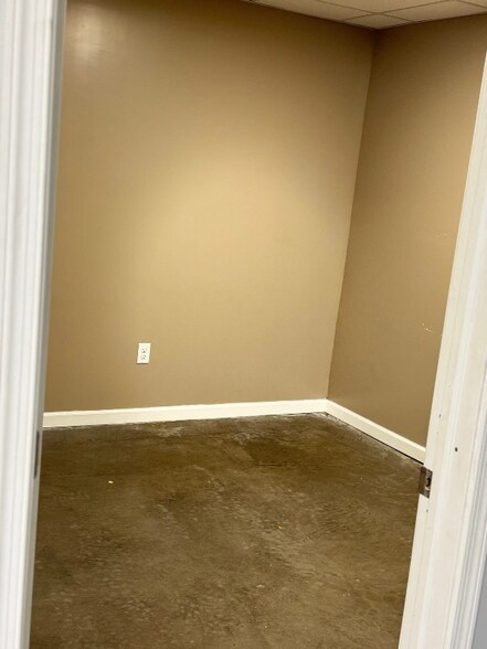 Building Photo - 305 N Jefferson St