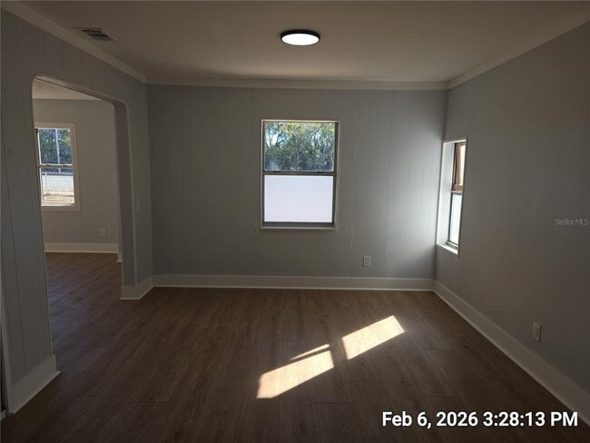 Building Photo - 604 E College Ave