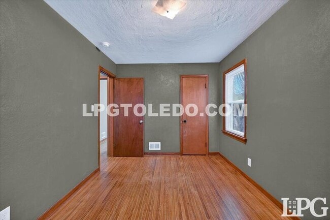 Building Photo - 667 Caswell Ave