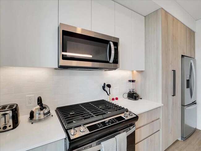 Building Photo - 817 N 6th St