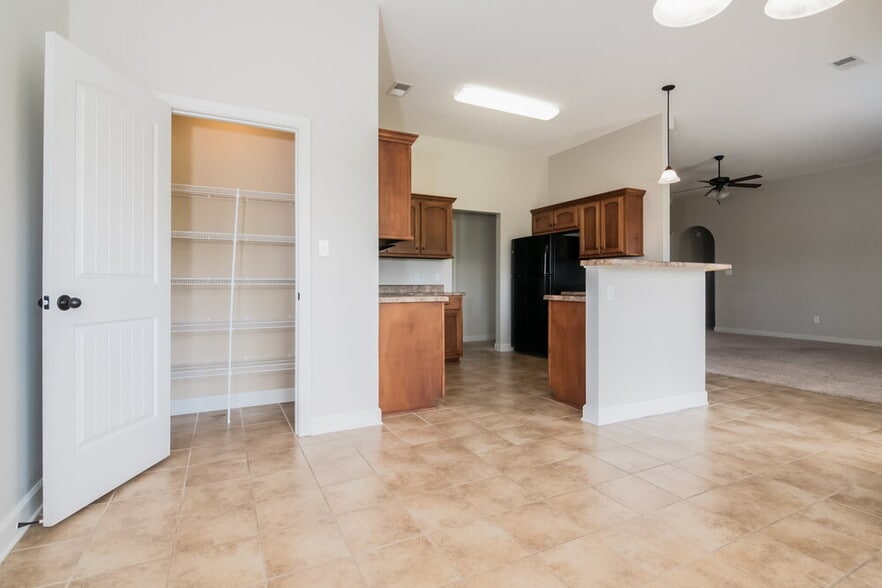 Building Photo - 2571 Blue Ridge Dr