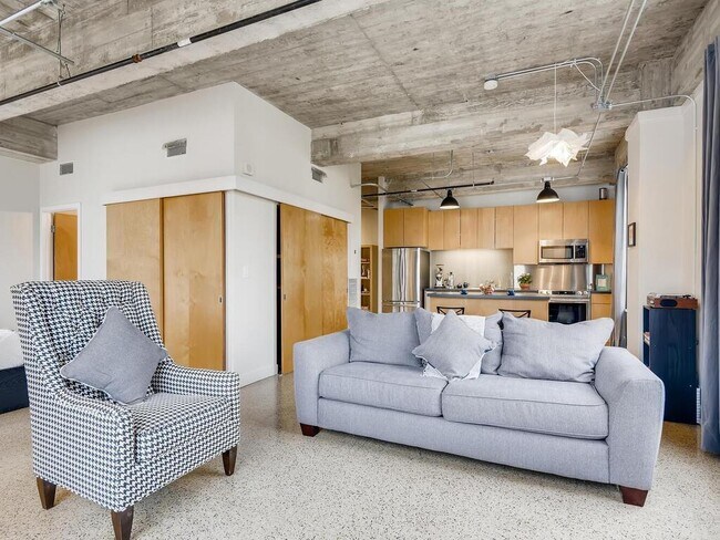 Building Photo - 710 Colorado St