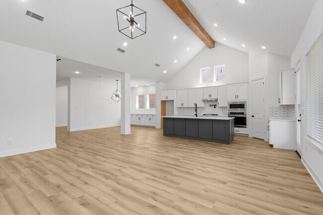 Building Photo - 15240 Hemingway Heights Dr