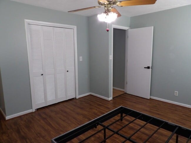 Building Photo - 917 9th Ave S